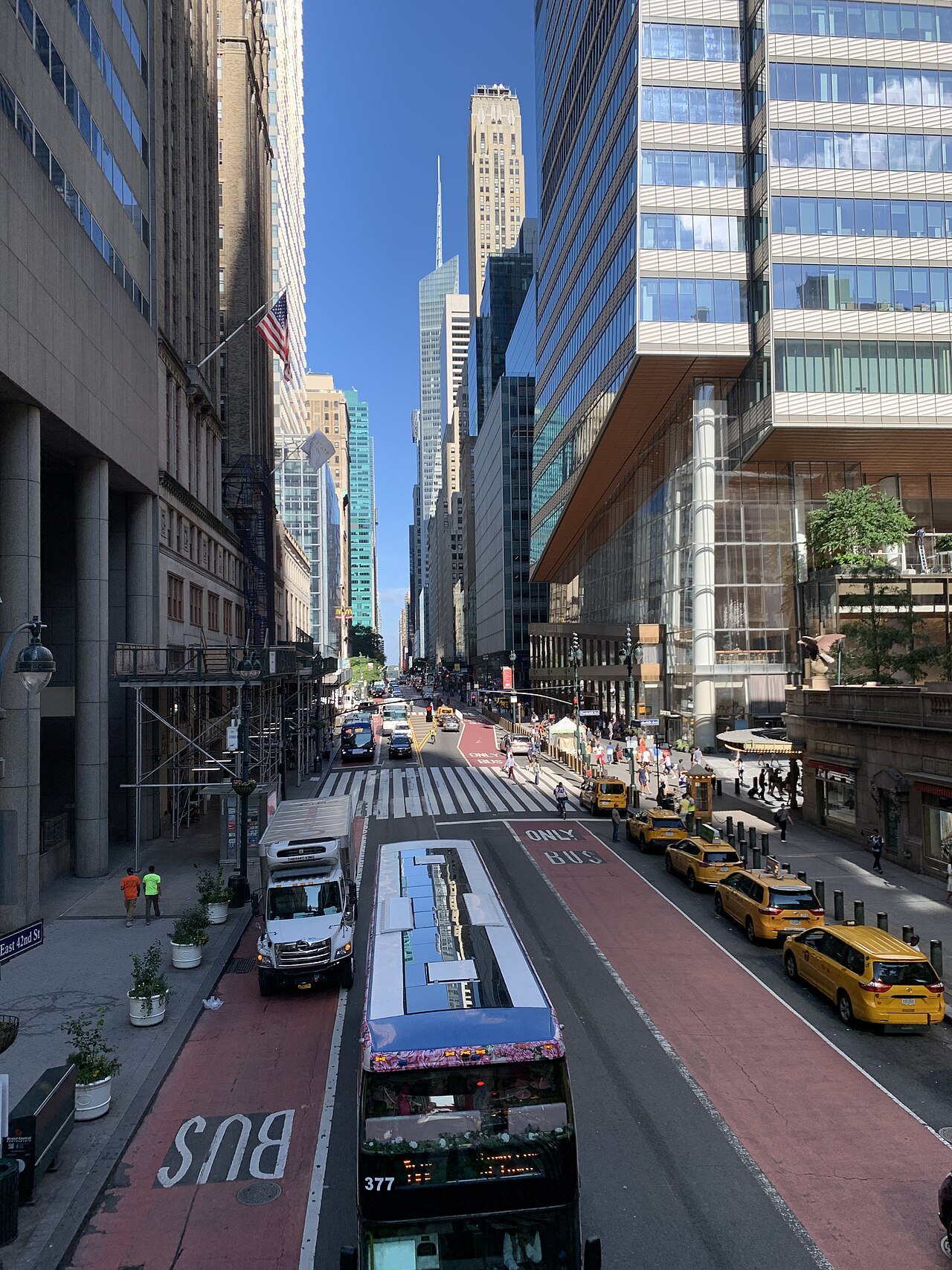 42nd Street from Park Avenue, looking west down the cross street