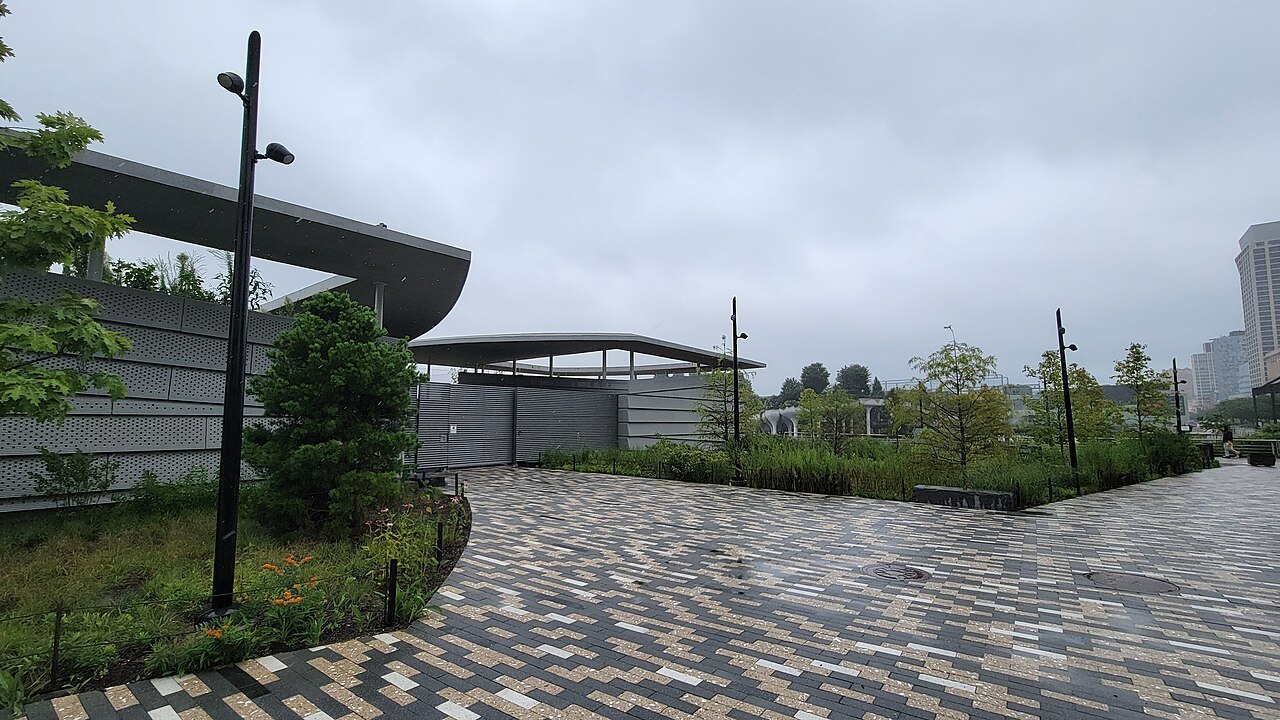 The paved rain garden and pavilion of Gansevoort Peninsula in Hudson River Park