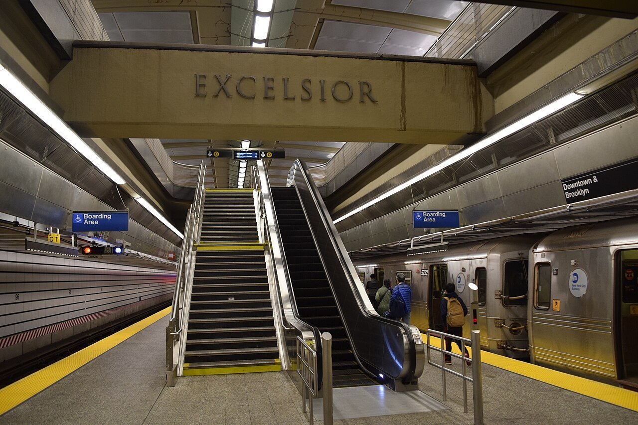 Stairs and an escalator from a subway platform at 96th Street
