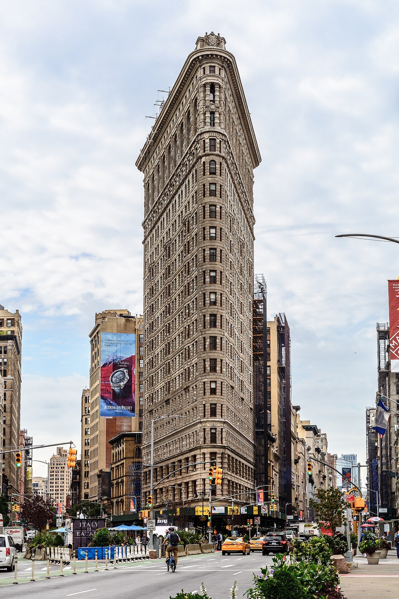 The Flatiron Building at the fork of Broadway and Fifth Avenue