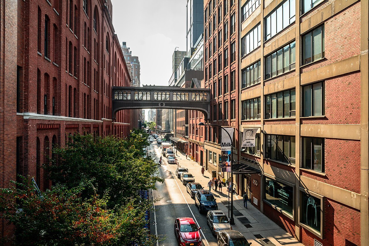 The Chelsea Market bridge over Tenth Avenue, seen from the High Line