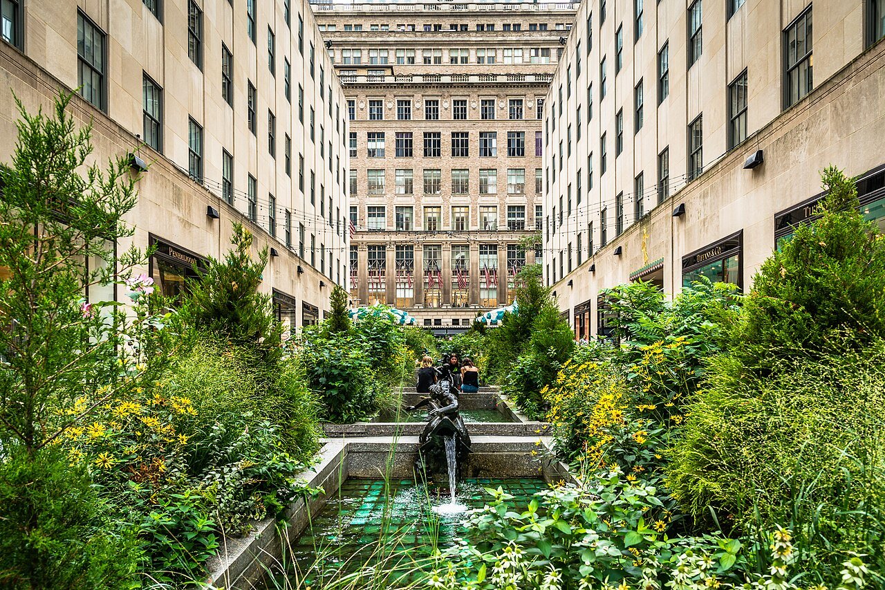 The Channel Gardens running from Fifth Avenue toward the plaza