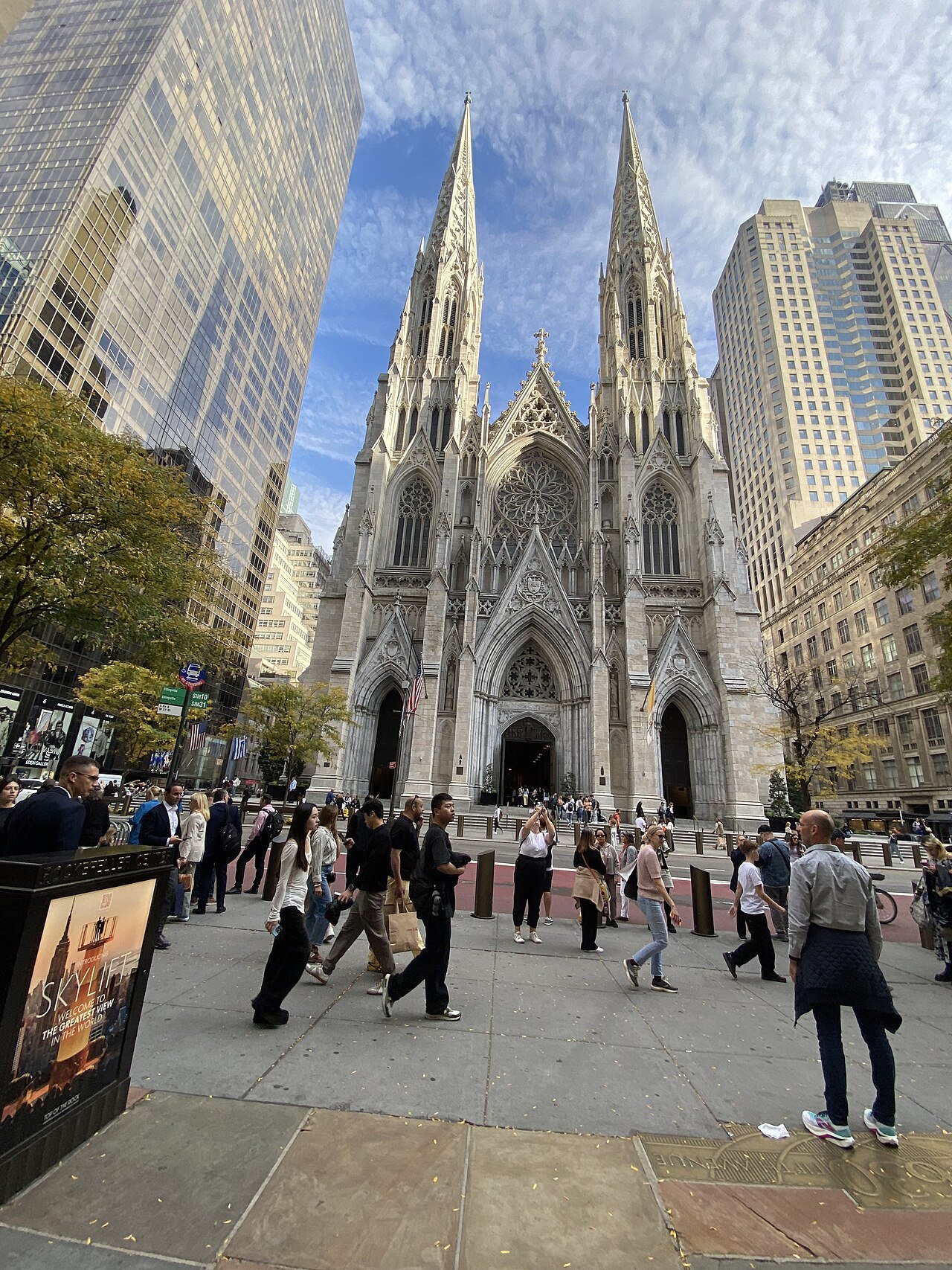 Crowds on Fifth Avenue before the doors of St. Patrick's Cathedral