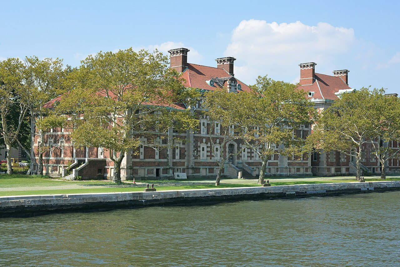 What was Ellis Island like for the immigrants who passed through it?